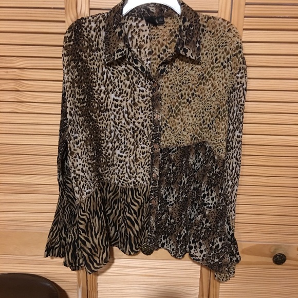 Beautiful ladies long sleeve blouse - Picture 2 of 4